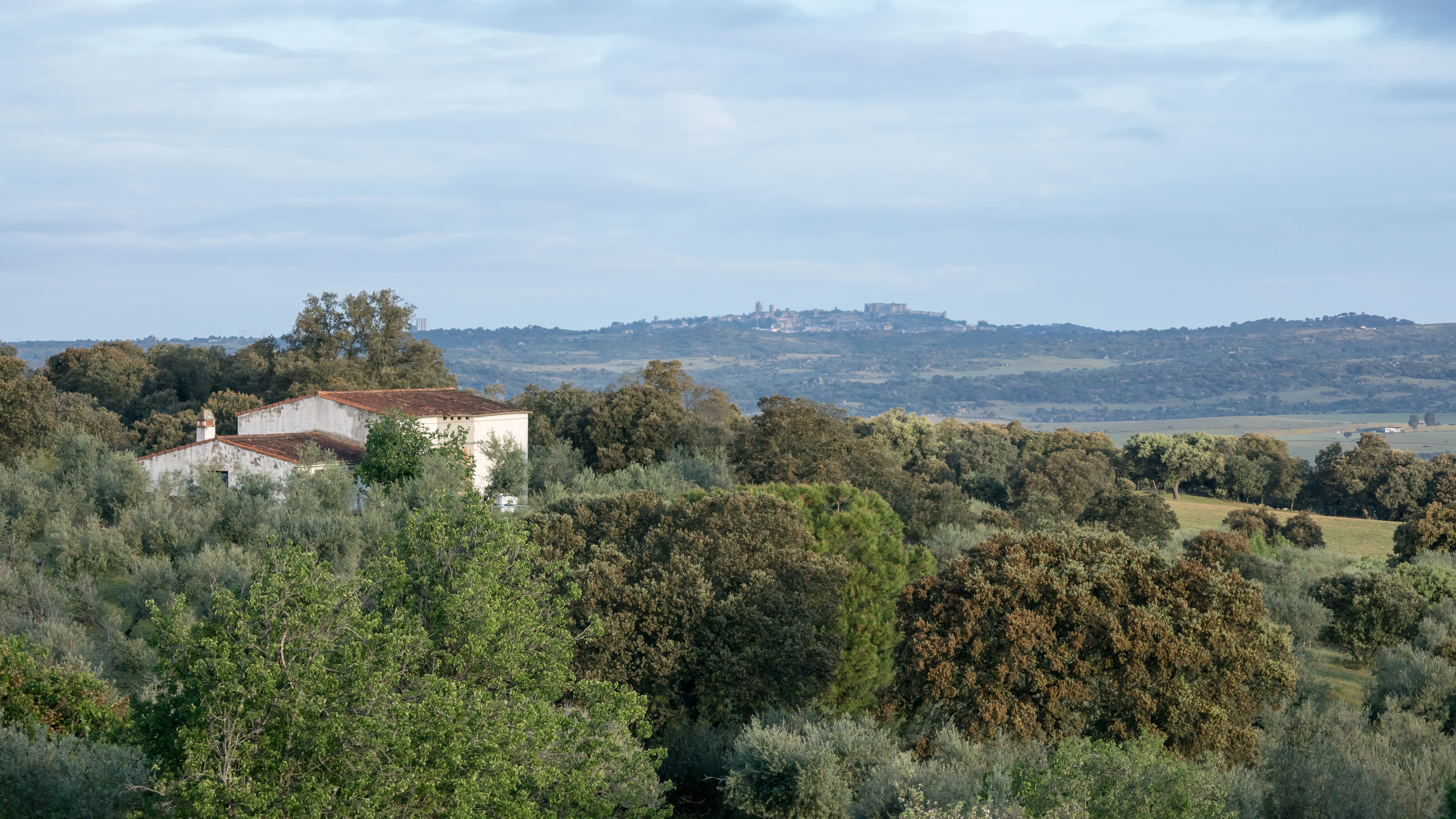 View of Trujillo from our hotel, Vinas Las Torres, Trujillo, Extremadura, Spain — photo by Jim Bennett