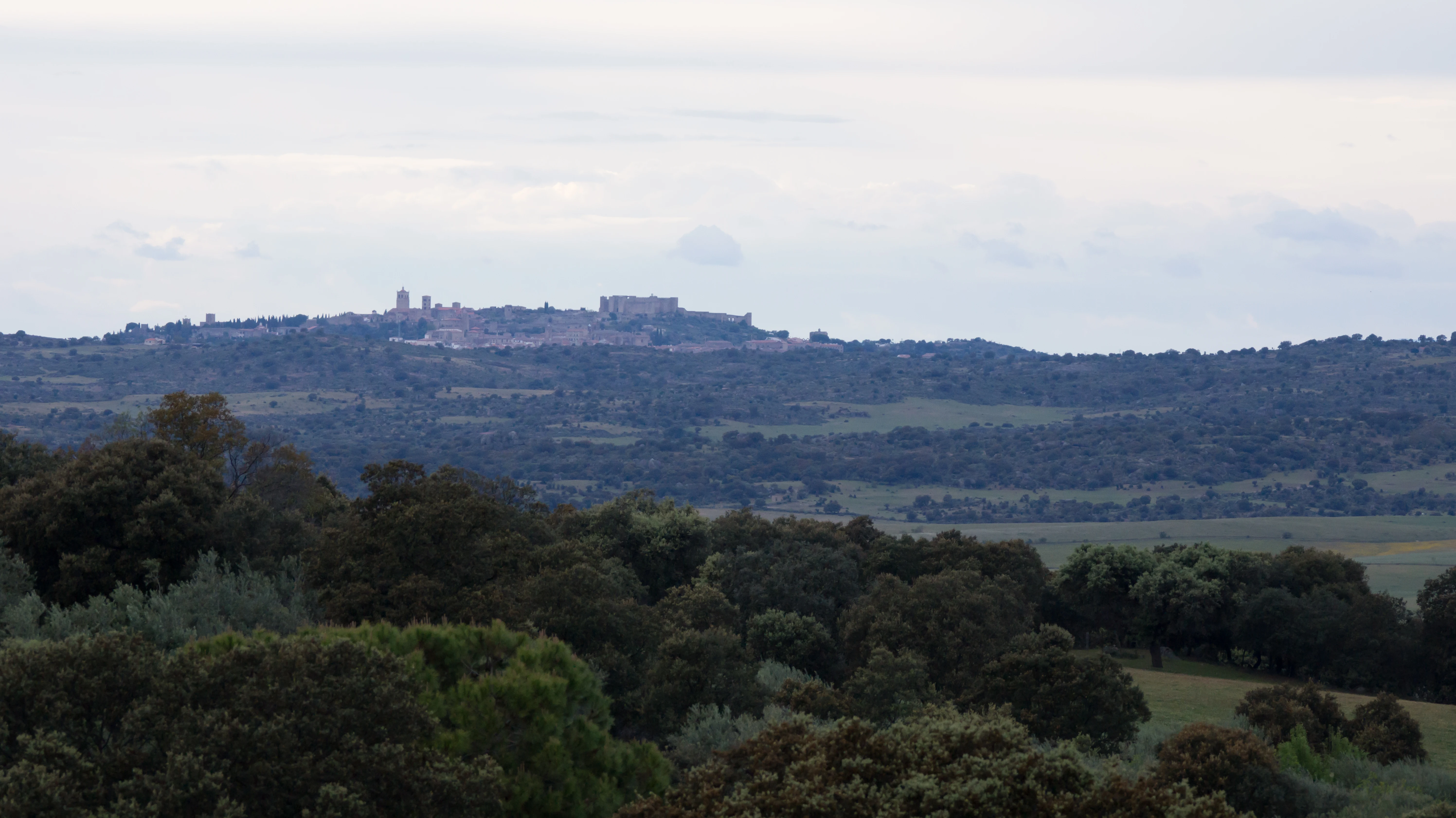 Another view of Trujillo, Vinas Las Torres, Trujillo, Extremadura, Spain — photo by Jim Bennett