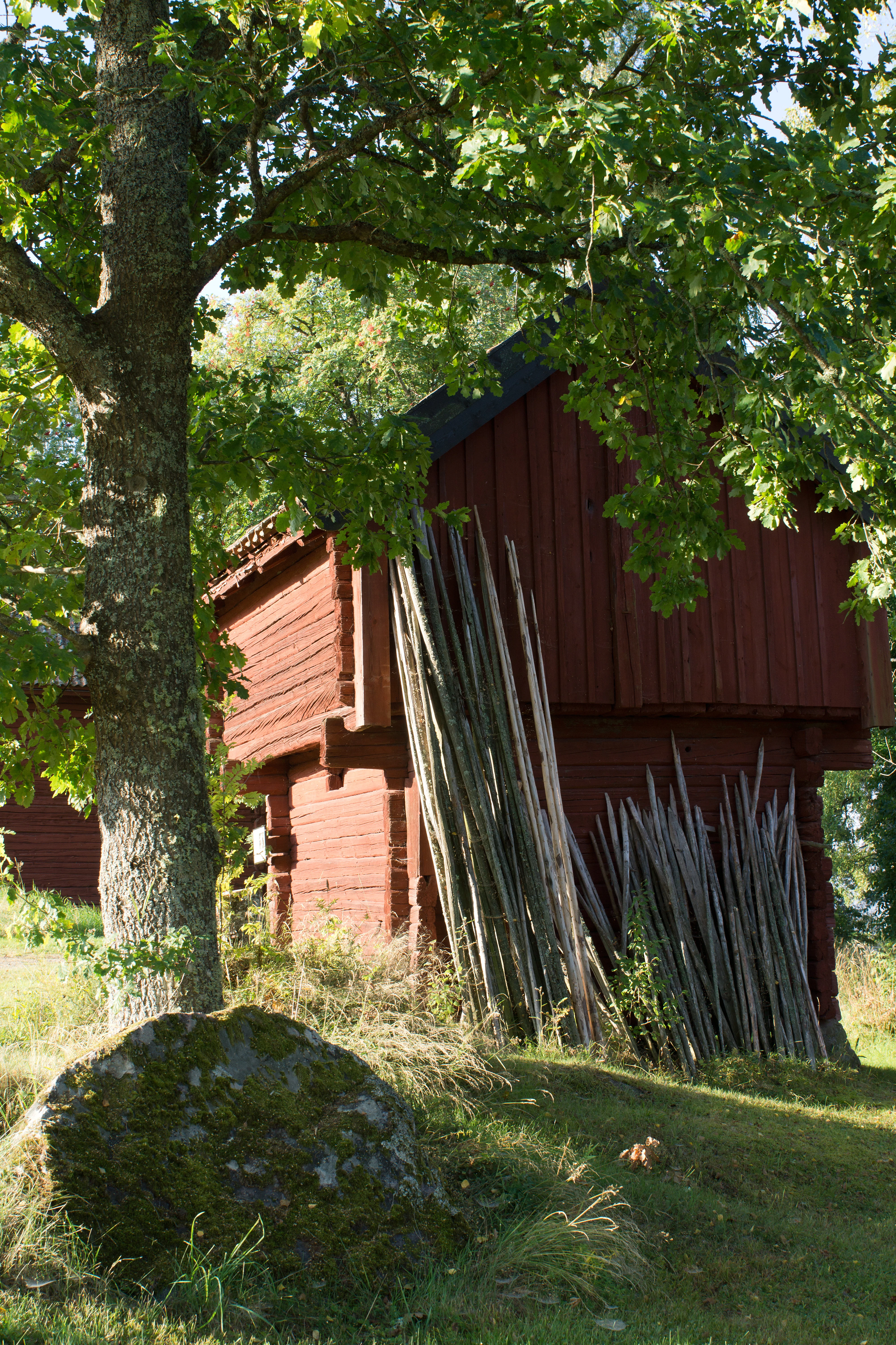 Traditional Barn, Salbohed, Sweden — photo by Jim Bennett