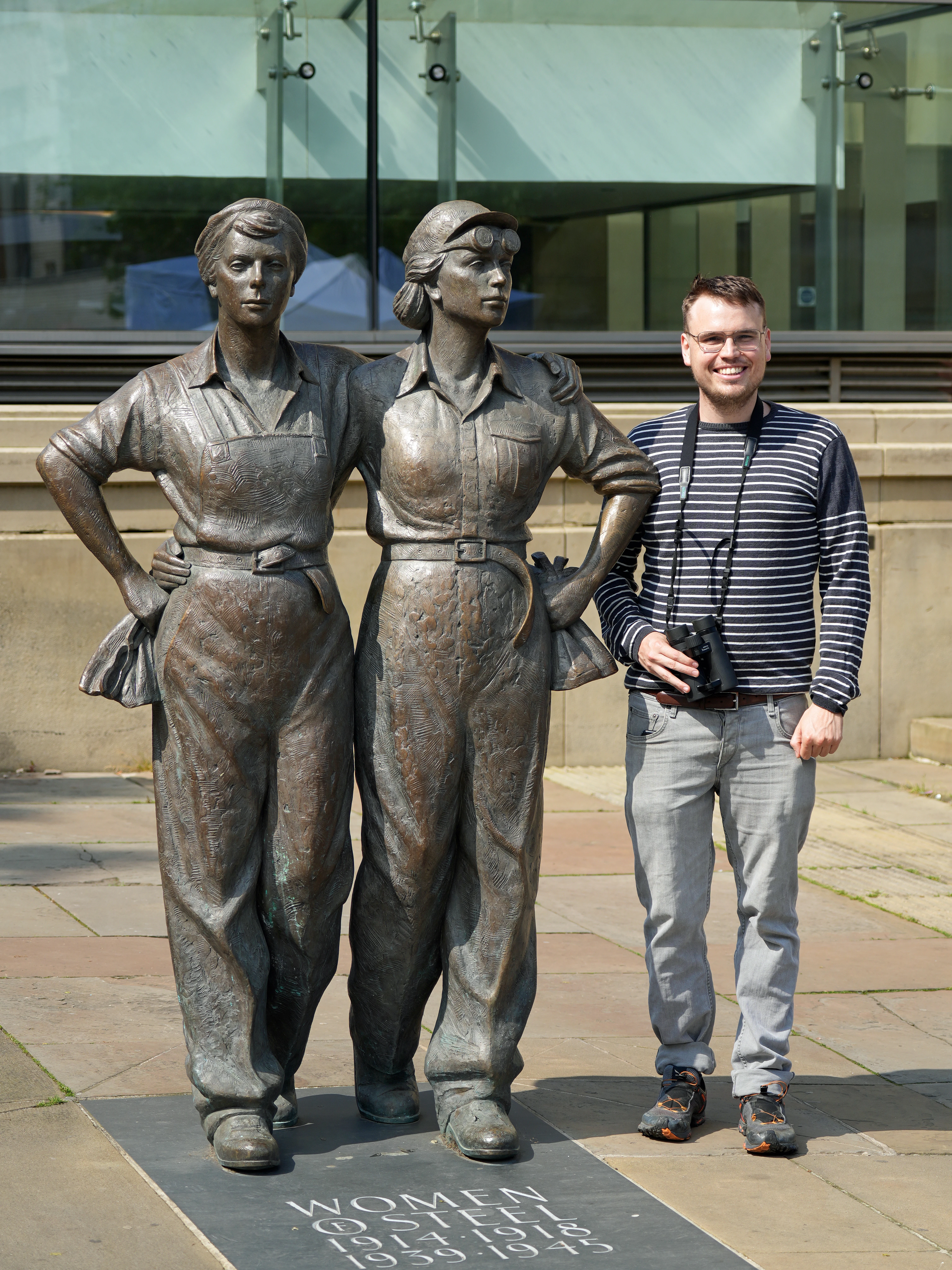 Adam Hold with Women of Steel, Sheffield, Yorkshire, UK — photo by Jim Bennett