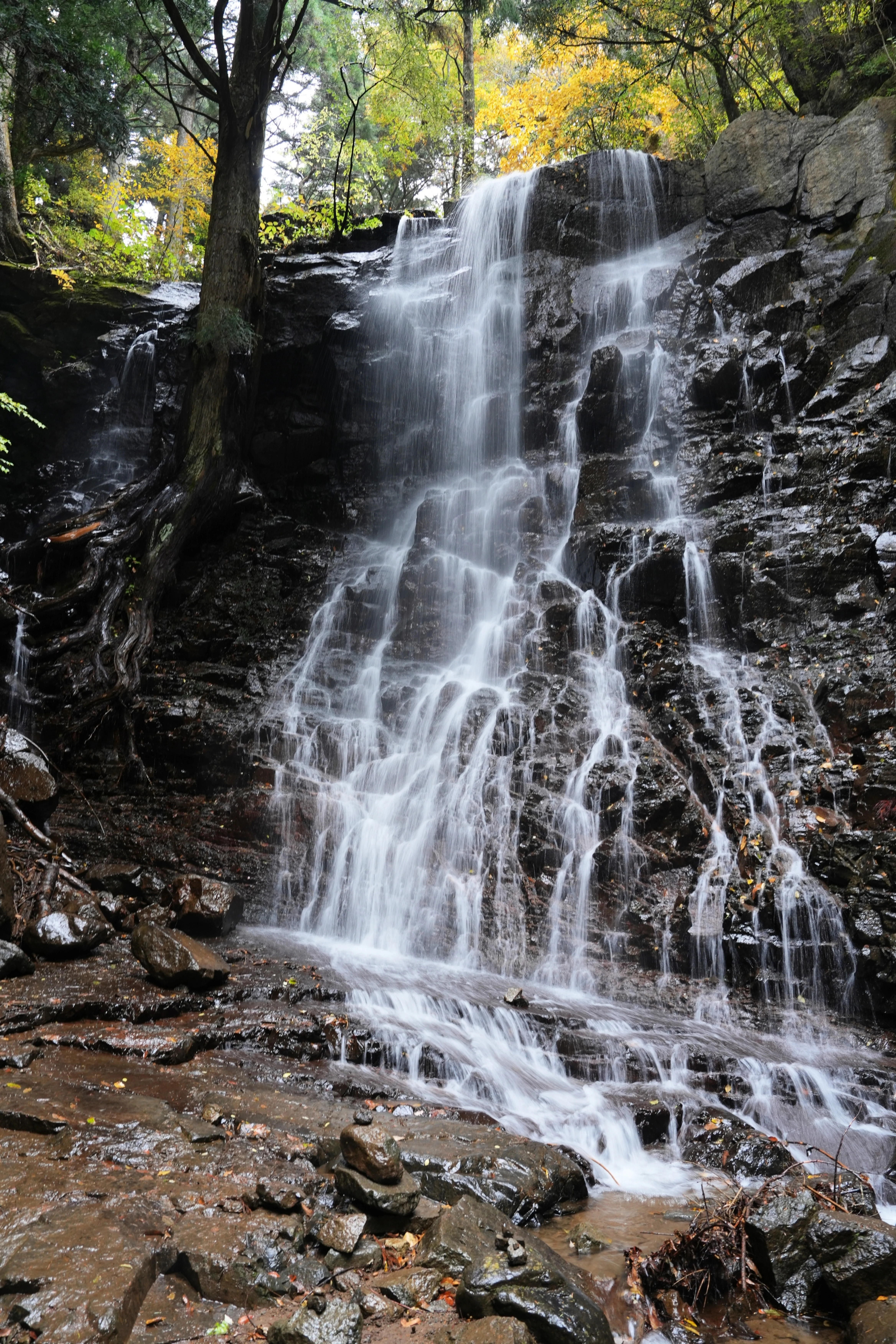 Haha no shirataki waterfall, Kawaguchiko, Japan — photo by Jim Bennett