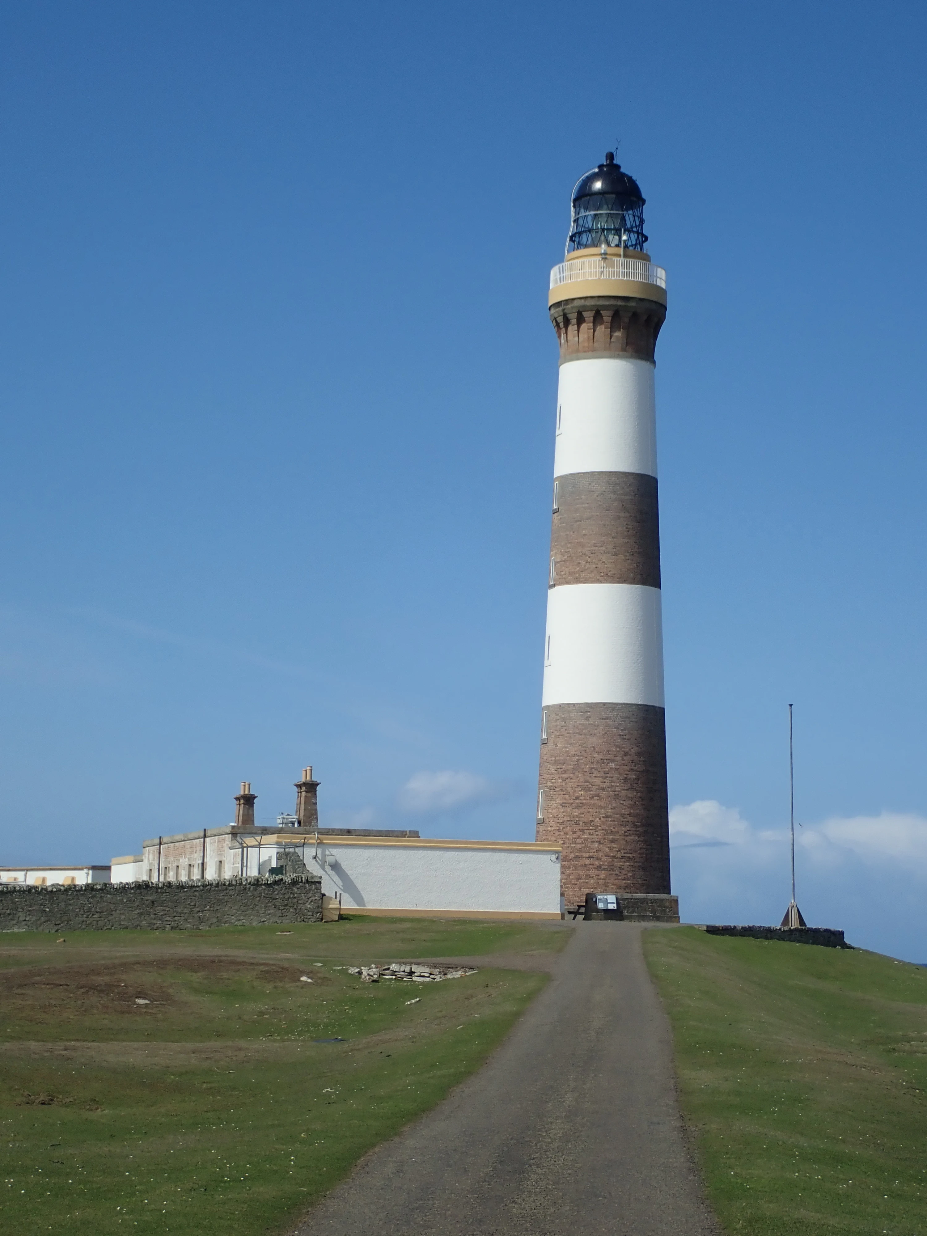 North Ronaldsay Lighthouse, North Ronaldsay, UK — photo by Jim Bennett