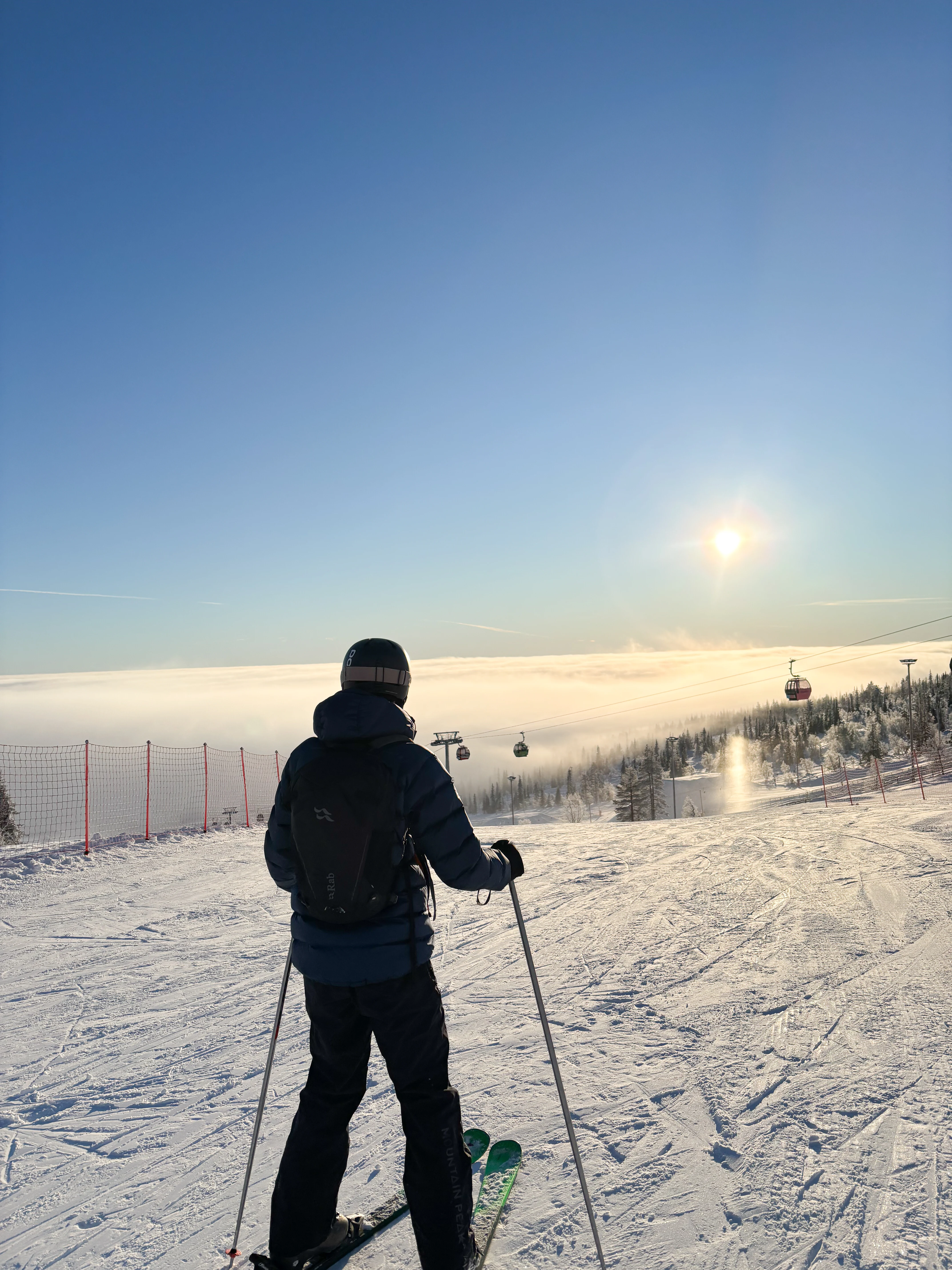 Skiing, Ÿllas, Finland — photo by Orlando Prugel-Bennett