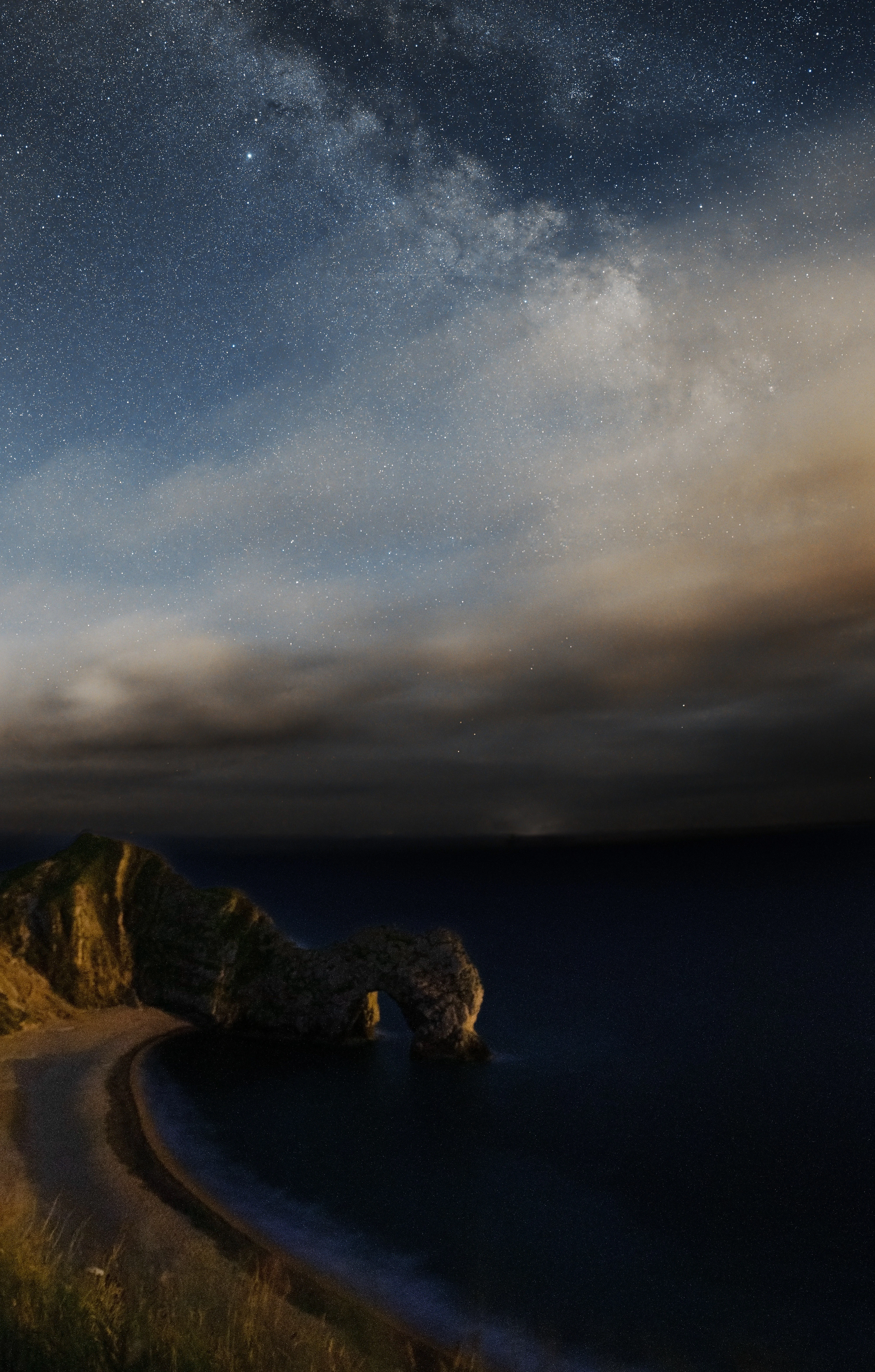 Milky Way at Durdle Door, Durdle Door, UK — photo by Orlando Prugel-Bennett