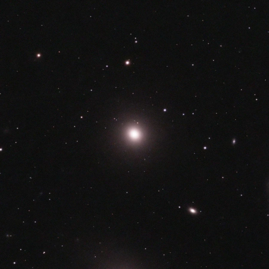 M84, Eling, UK — photo by Orlando Prugel-Bennett