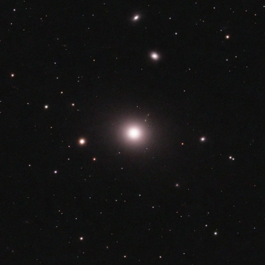 M87, UK — photo by Orlando Prugel-Bennett