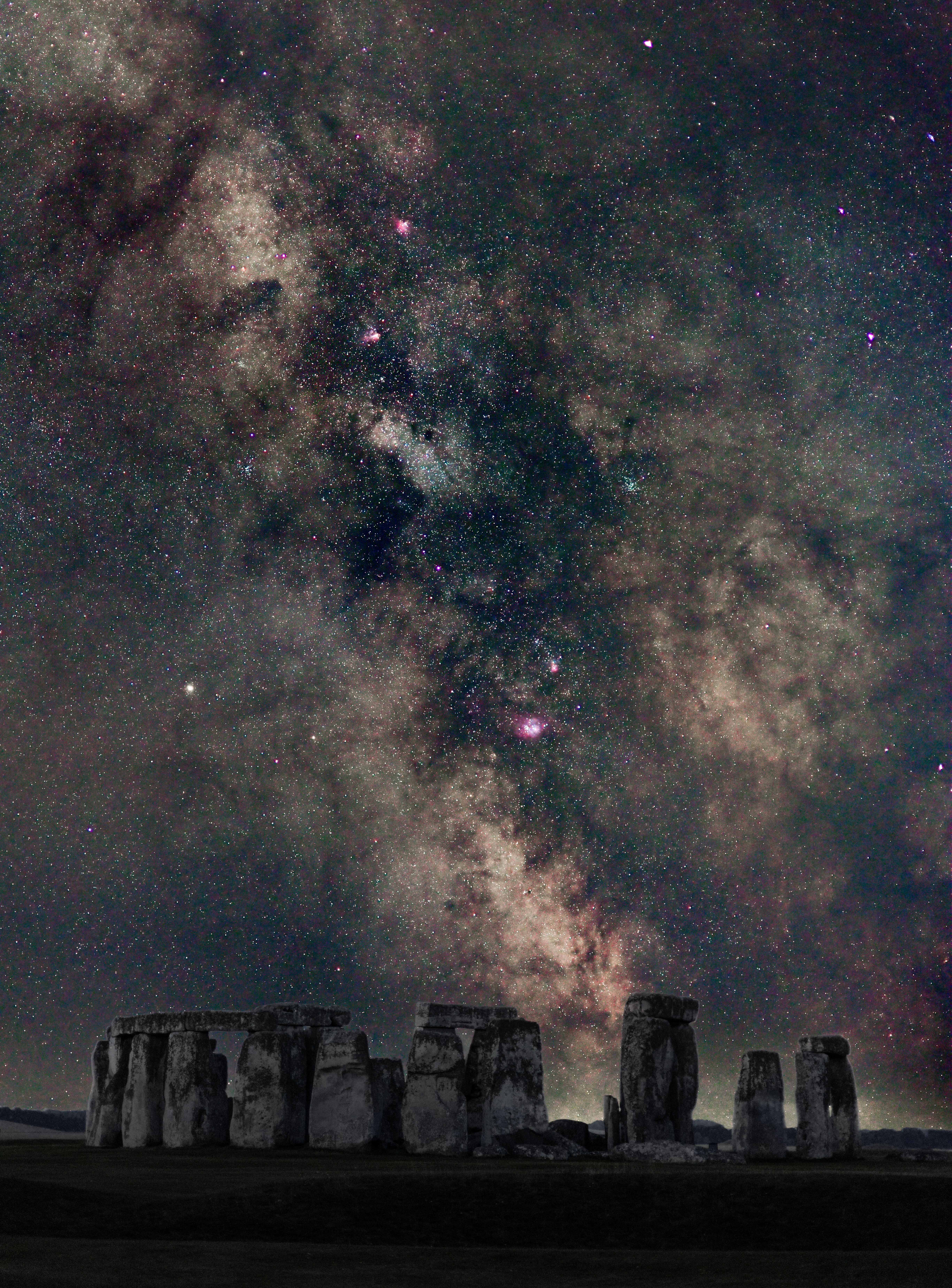Milky Way over Stonehenge, Stonehenge, Wiltshire, UK — photo by Orlando Prugel-Bennett