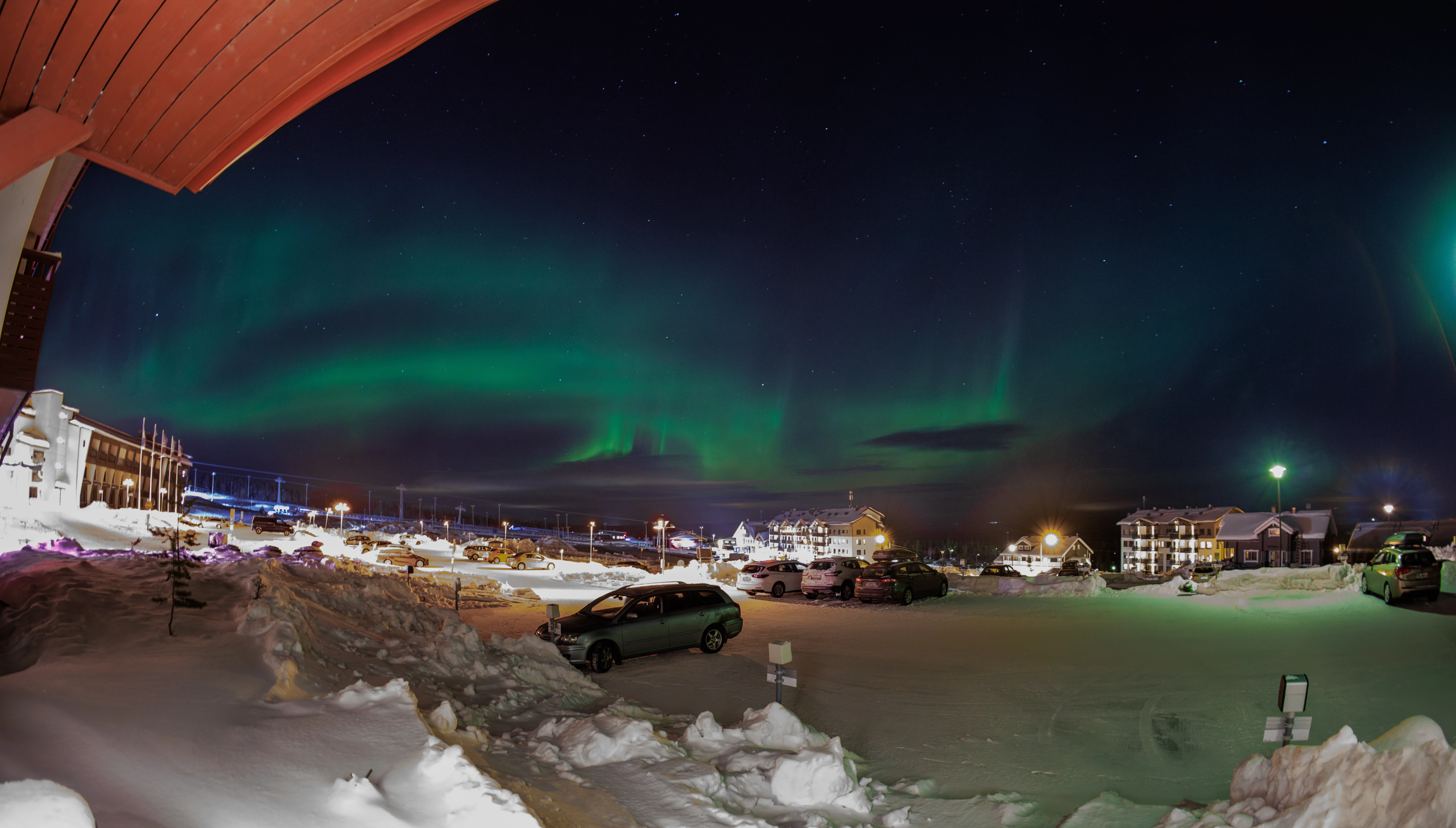Northern Lights over Ÿllas, Ÿllas, Finland — photo by Orlando Prugel-Bennett